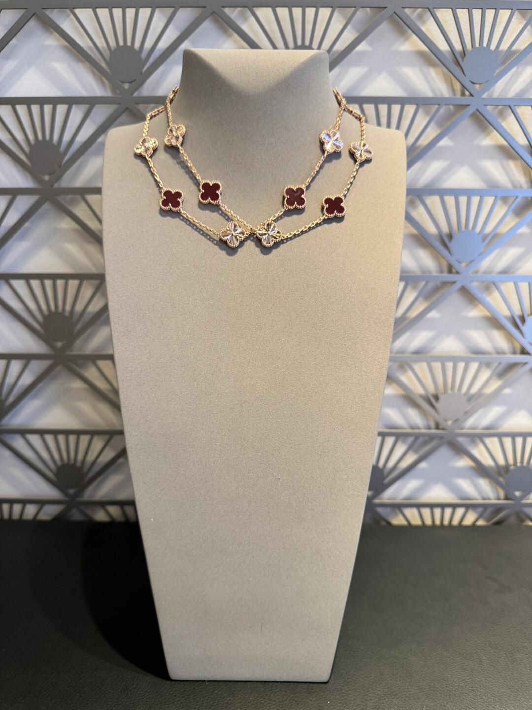 [ElanLuxe Jewelry]CLOVER 20 MOTIFS LASER CARNELIAN NECKLACE