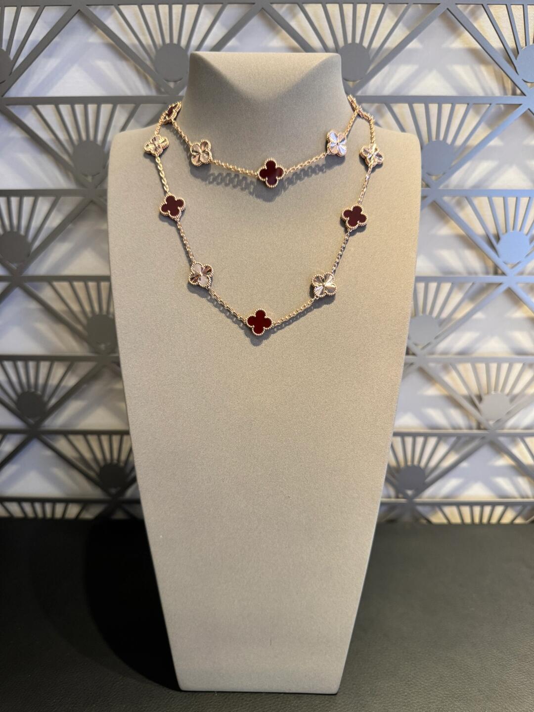 [ElanLuxe Jewelry]CLOVER 20 MOTIFS LASER CARNELIAN NECKLACE