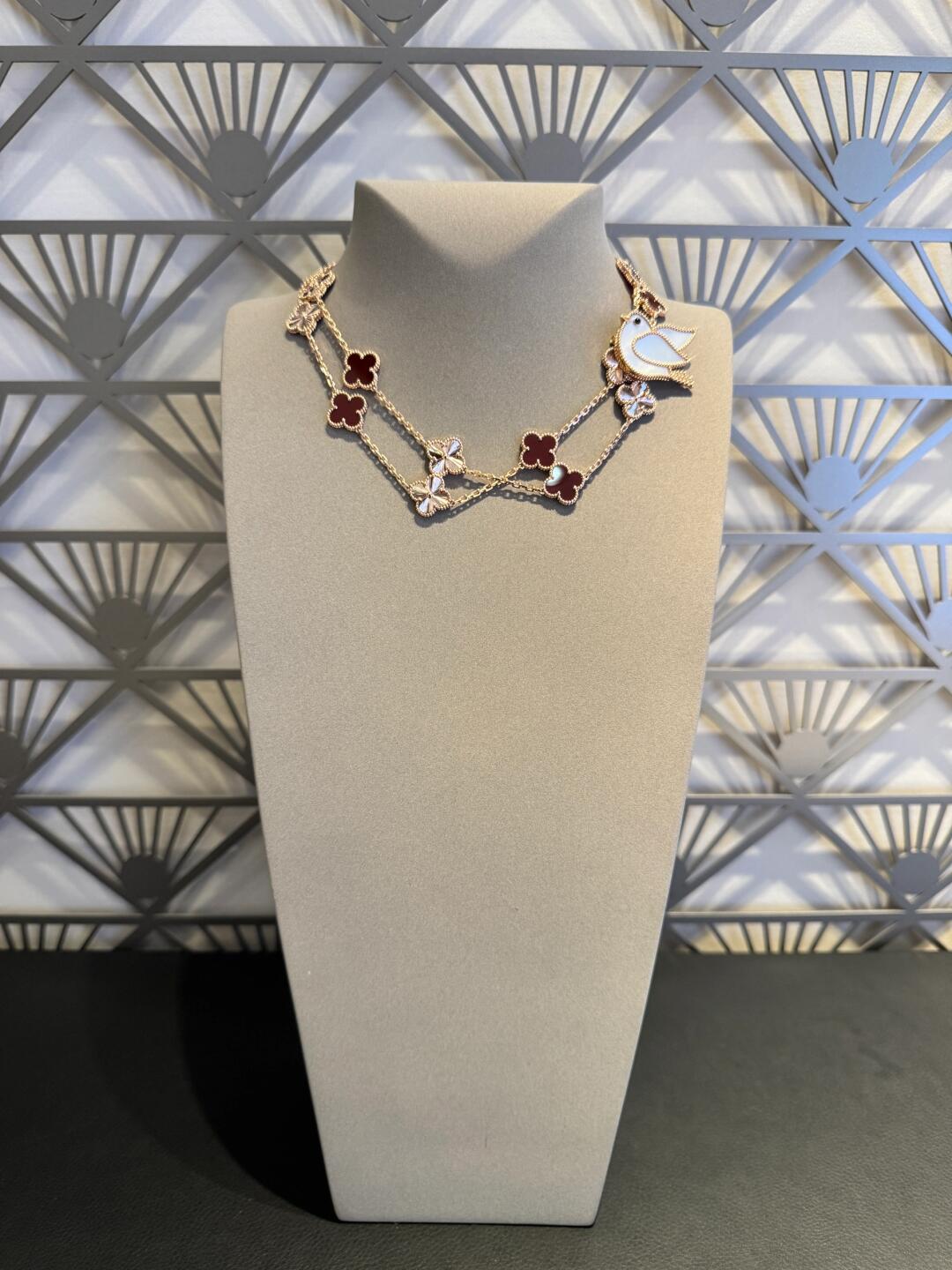 [ElanLuxe Jewelry]CLOVER 20 MOTIFS LASER CARNELIAN NECKLACE