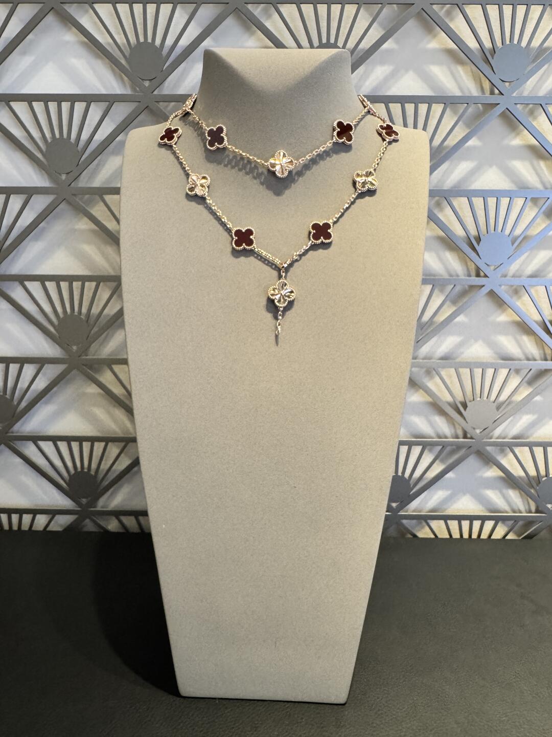 [ElanLuxe Jewelry]CLOVER 20 MOTIFS LASER CARNELIAN NECKLACE