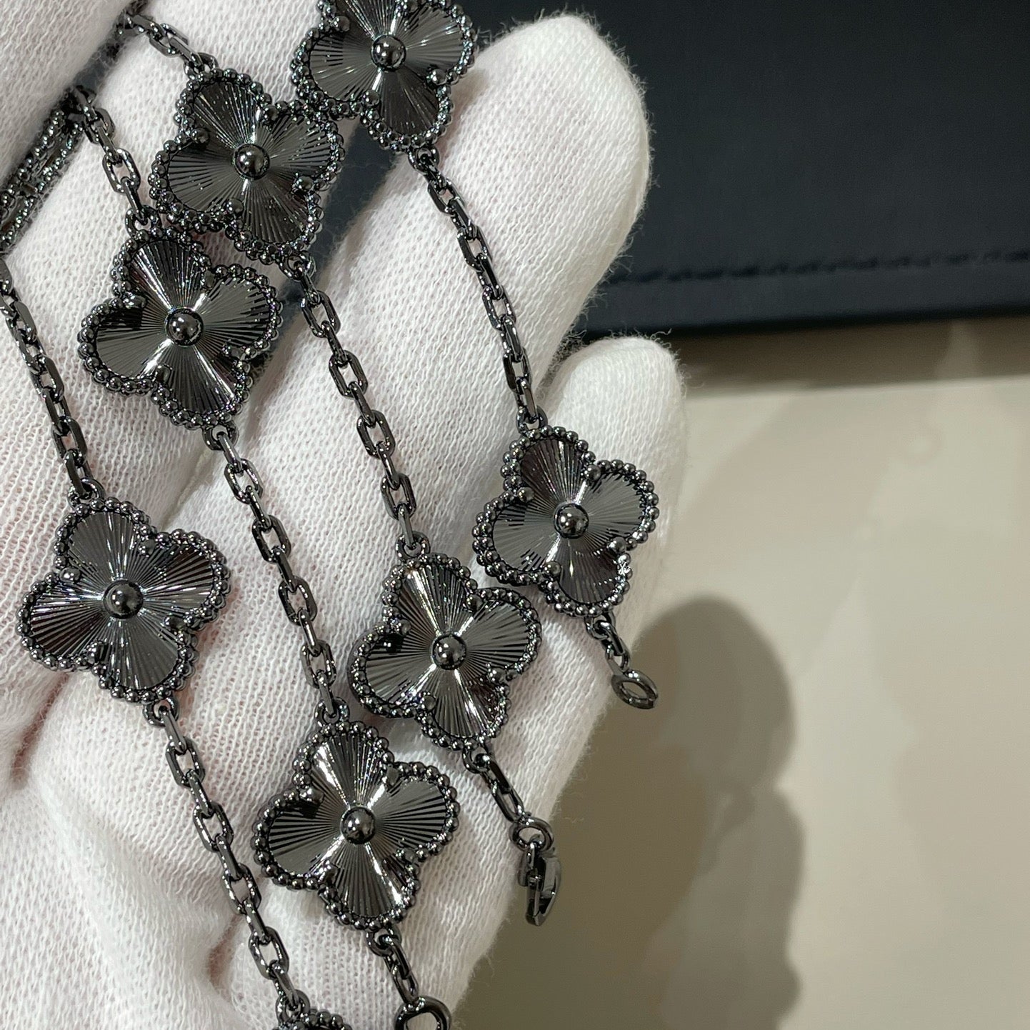 [ElanLuxe Jewelry]CLOVER 5 MOTIF BLACK BRACELET
