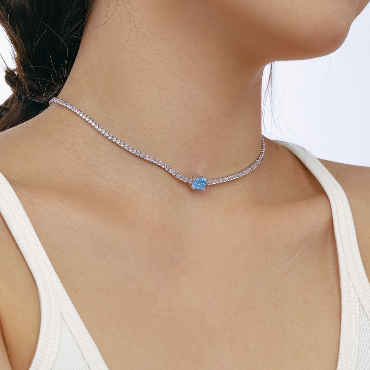 [ElanLuxe Jewelry]2.0 carat Ornate Emerald Cut Necklace