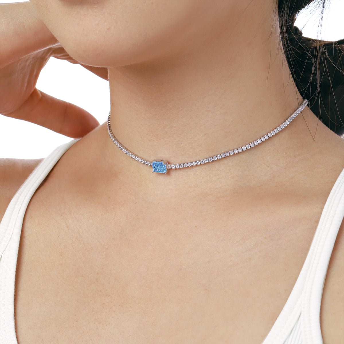 [ElanLuxe Jewelry]2.0 carat Ornate Emerald Cut Necklace