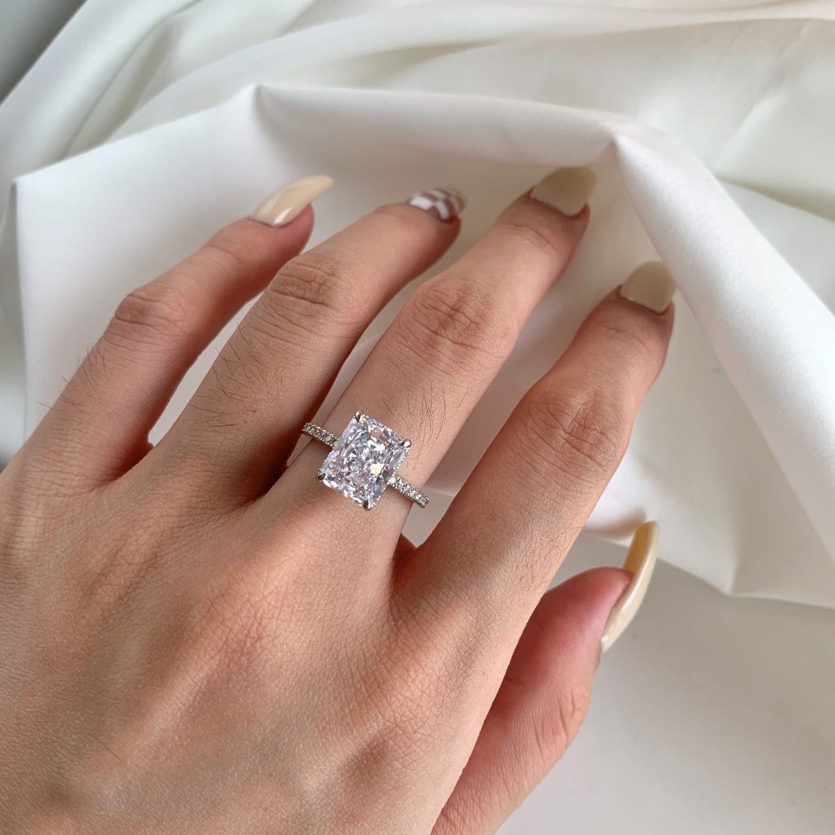 [ElanLuxe Jewelry]4.0 Carat Luxurious Engagement Ring