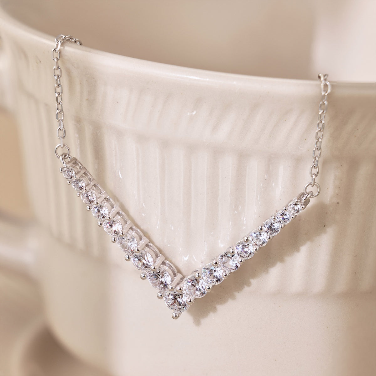 [ElanLuxe Jewelry]Ornate Round Cut Necklace