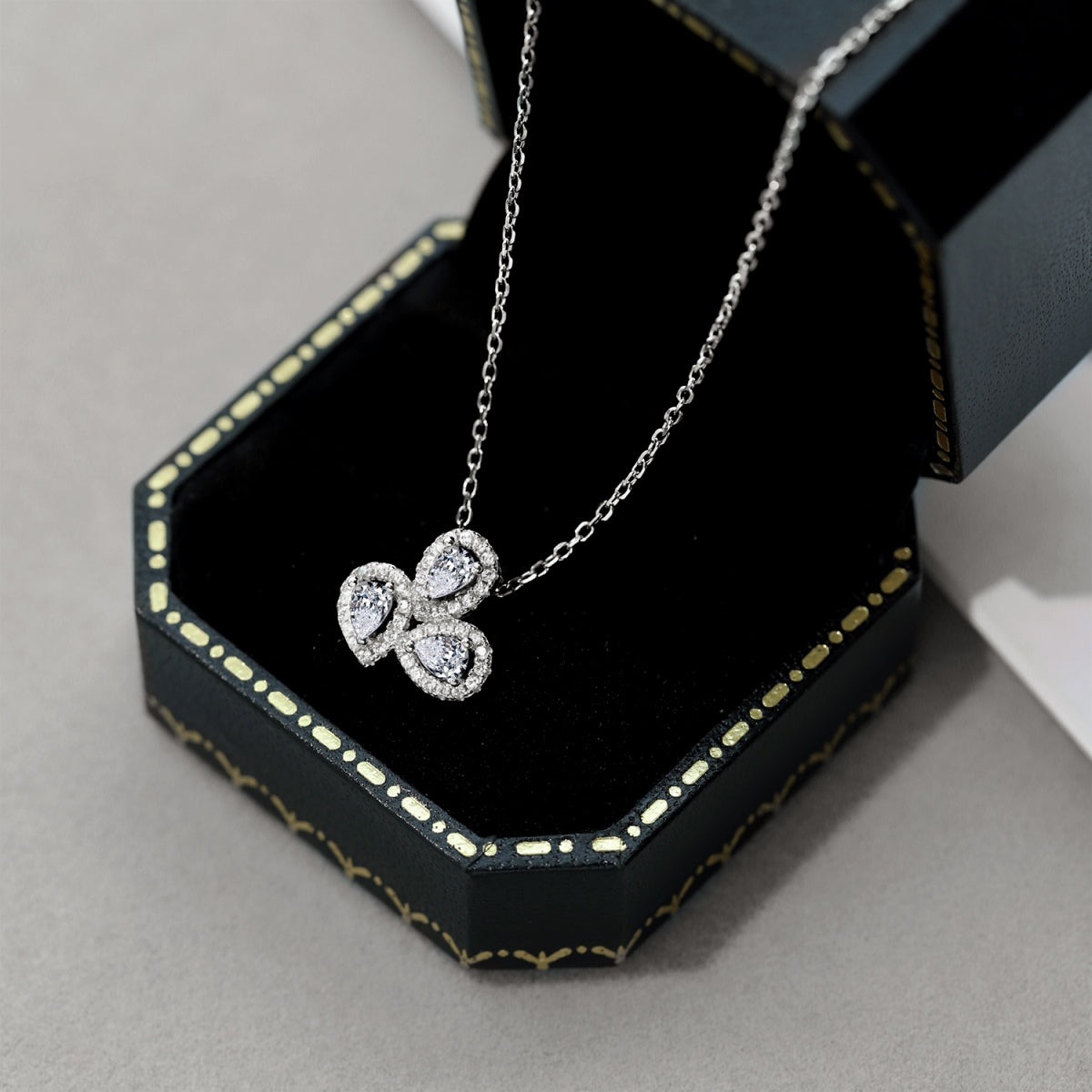 [ElanLuxe Jewelry]Elegant Flower Shape Pear Cut Necklace