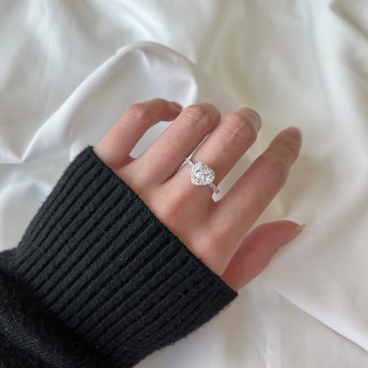[ElanLuxe Jewelry]Eternity Splashy Romantic Heart Shape Lover Ring