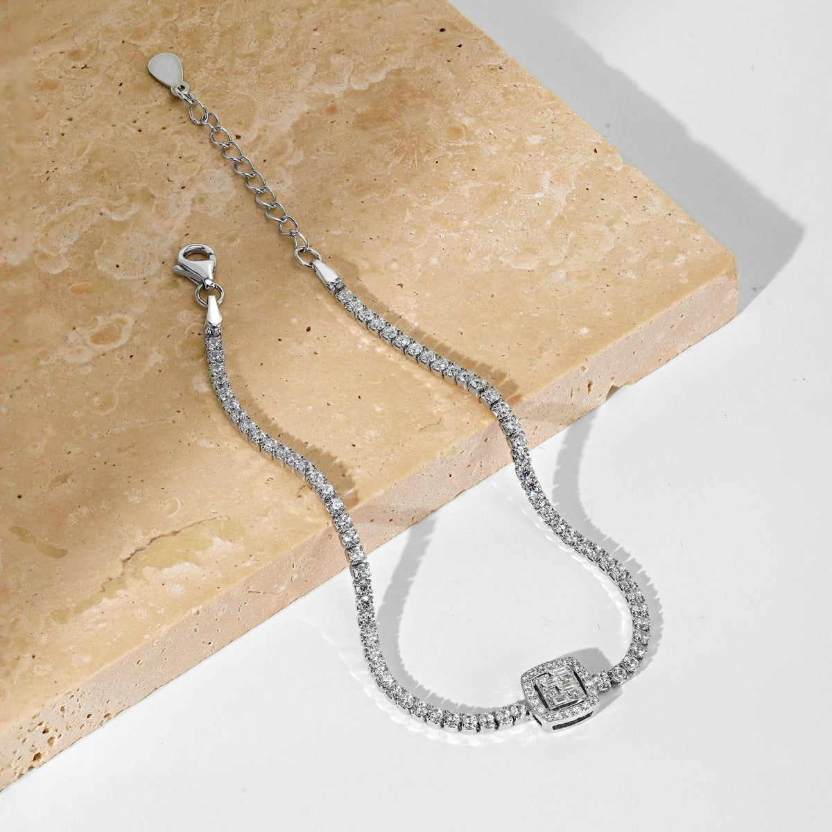 [ElanLuxe Jewelry]Luxurious Dazzling Square Shape Banquet Bracelet