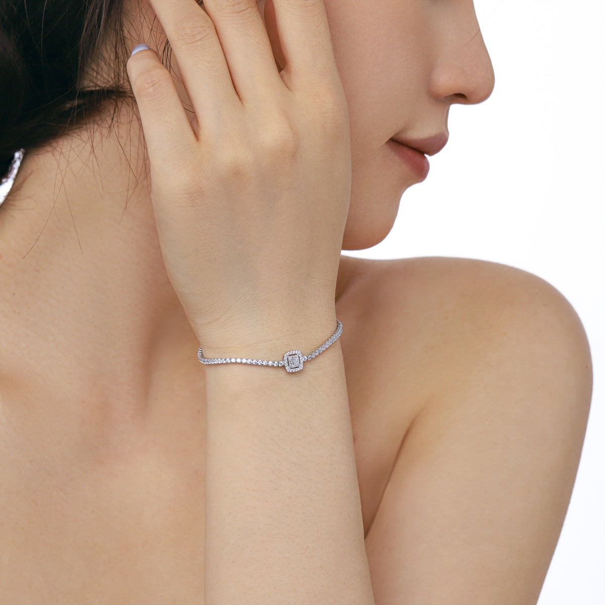 [ElanLuxe Jewelry]Luxurious Dazzling Square Shape Banquet Bracelet