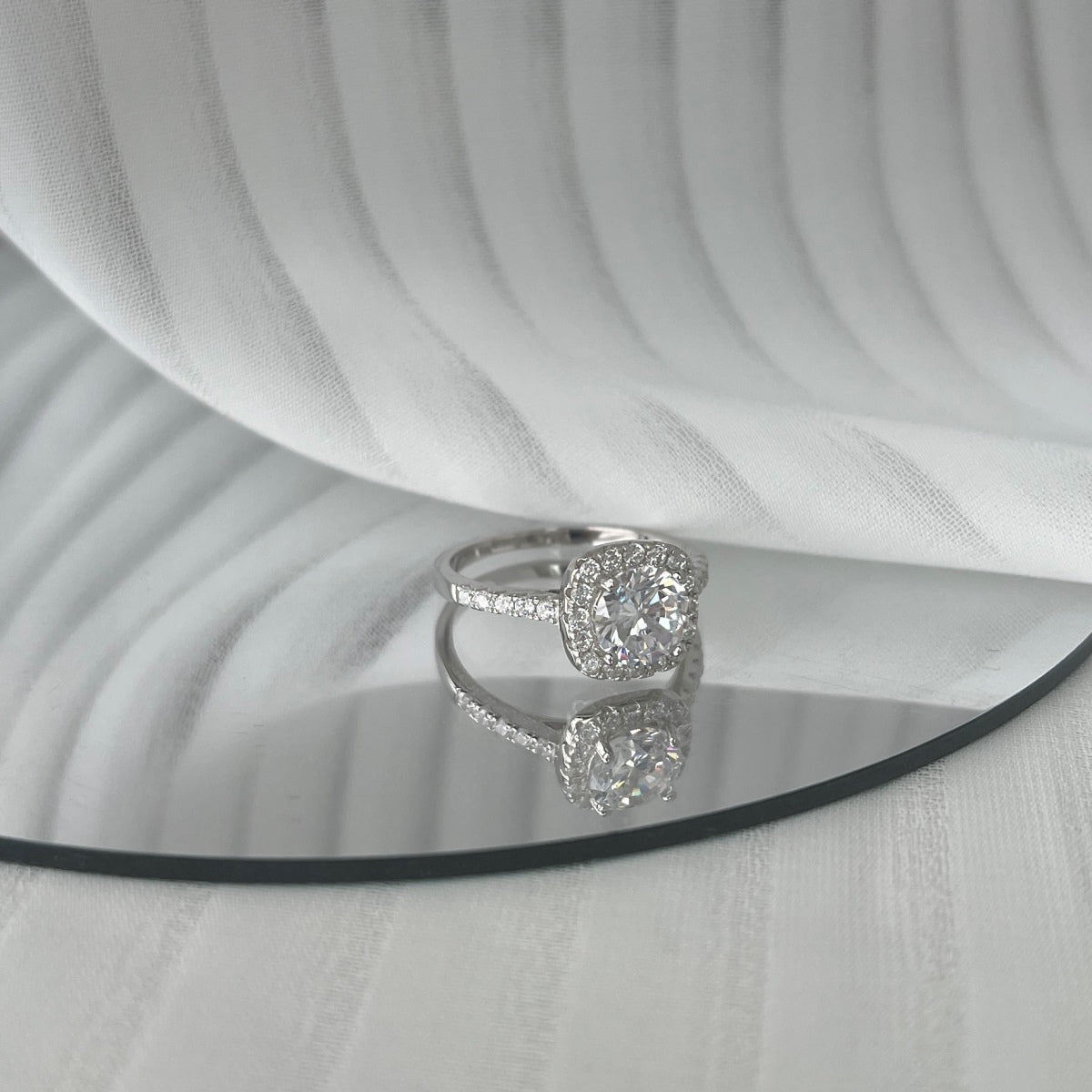 [ElanLuxe Jewelry]Dazzling Resplendent Round Cut Wedding Ring