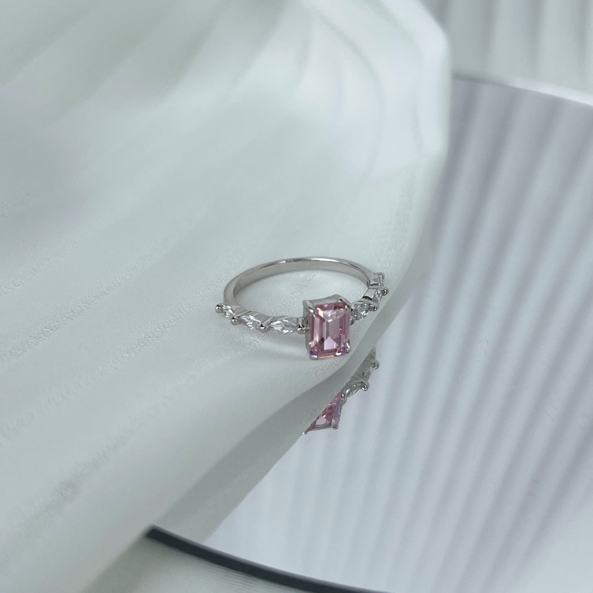 [ElanLuxe Jewelry]1.0 Carat Dainty Resplendent Radiant Cut Daily Ring