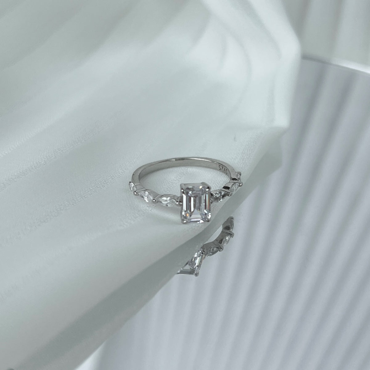 [ElanLuxe Jewelry]1.0 Carat Dainty Resplendent Radiant Cut Daily Ring