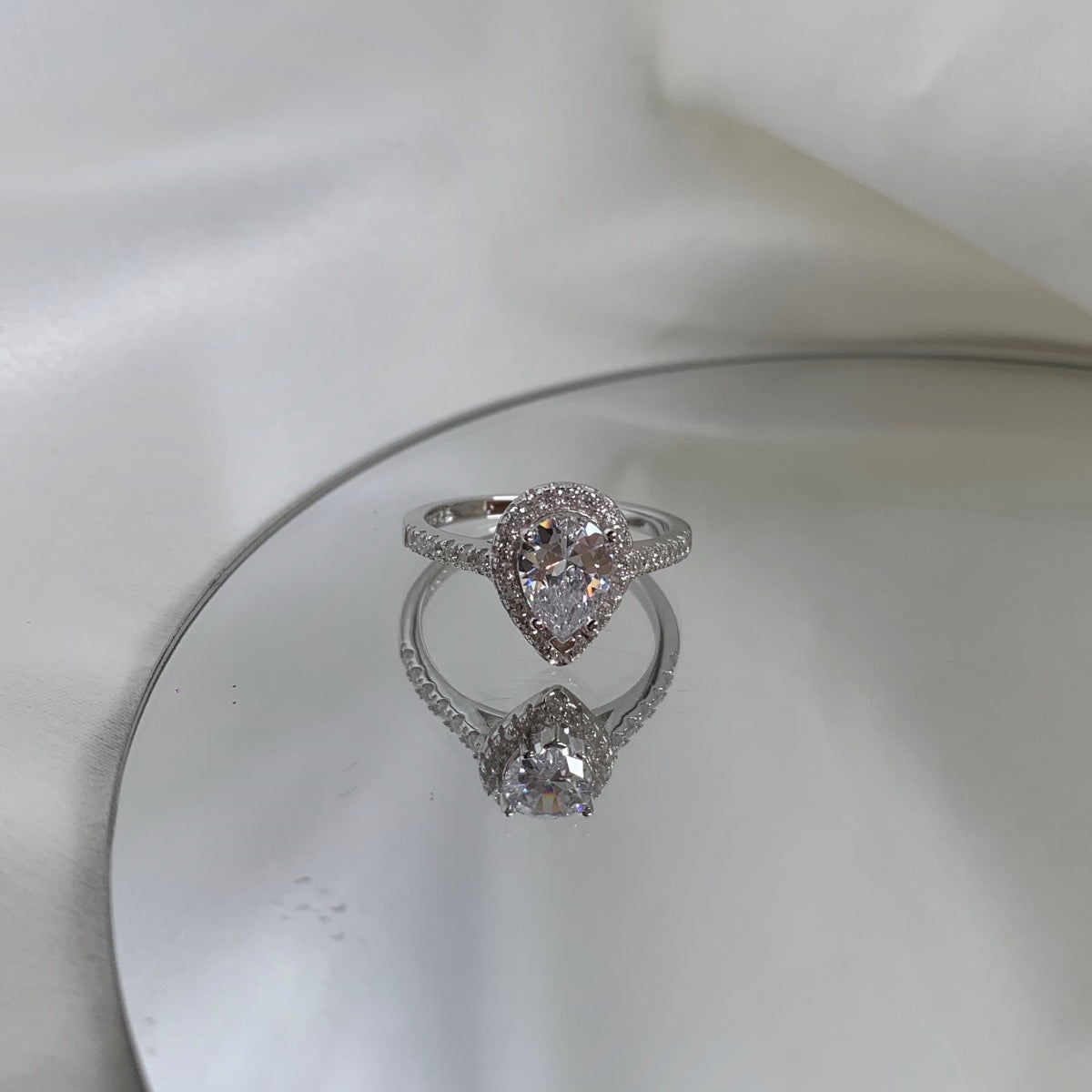 [ElanLuxe Jewelry]1.0 Carat Luxurious Resplendent Water Drop Shape Wedding Ring