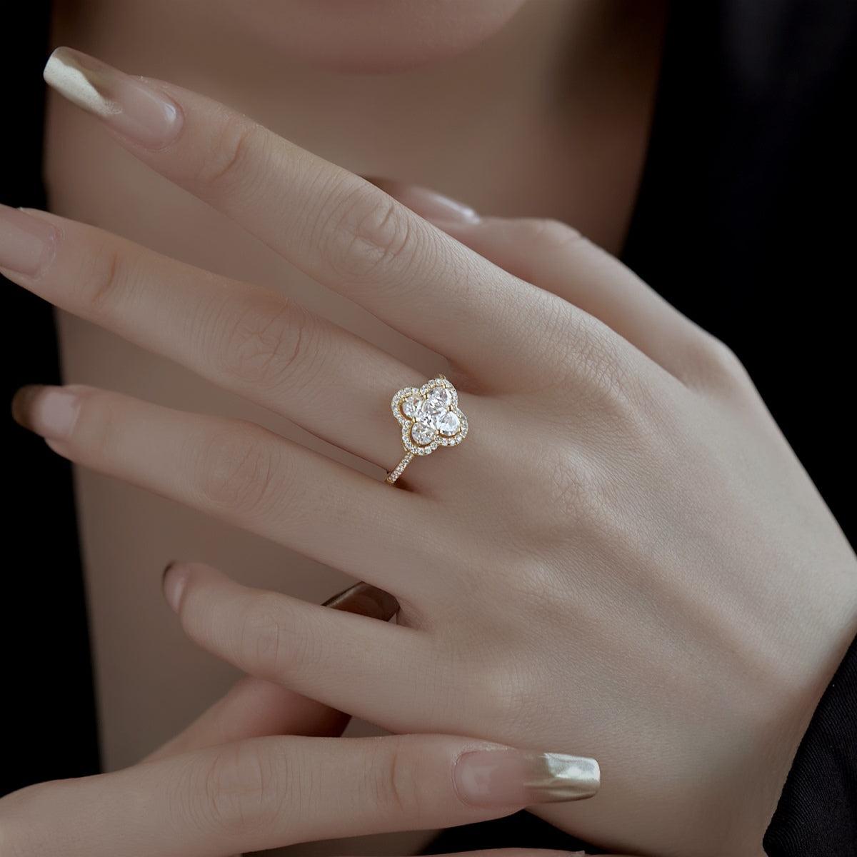 [ElanLuxe Jewelry]Luxurious Eternity Flower Shape Banquet Ring