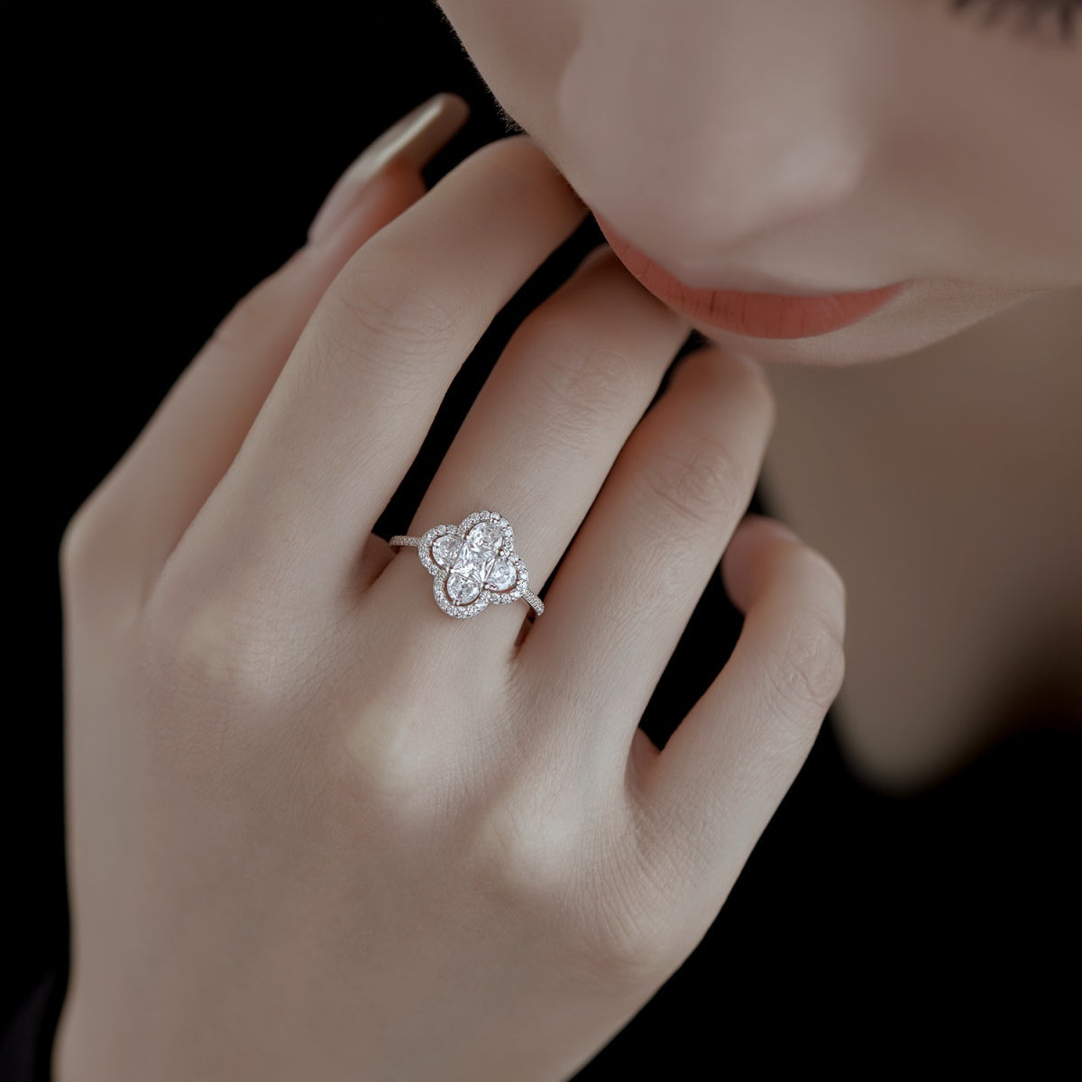 [ElanLuxe Jewelry]Luxurious Eternity Flower Shape Banquet Ring