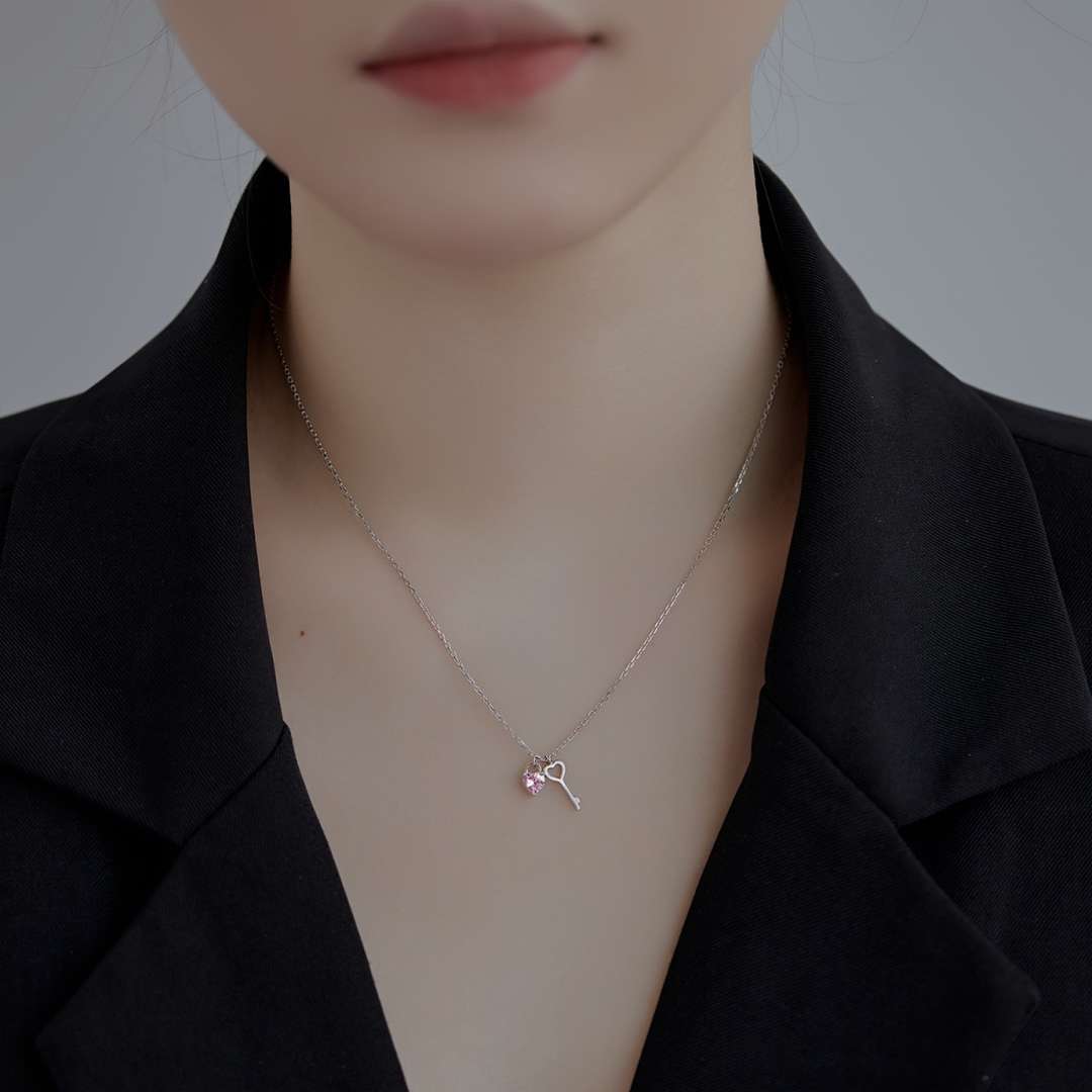 [ElanLuxe Jewelry]Unique Heart Shape Key Pendent Necklace
