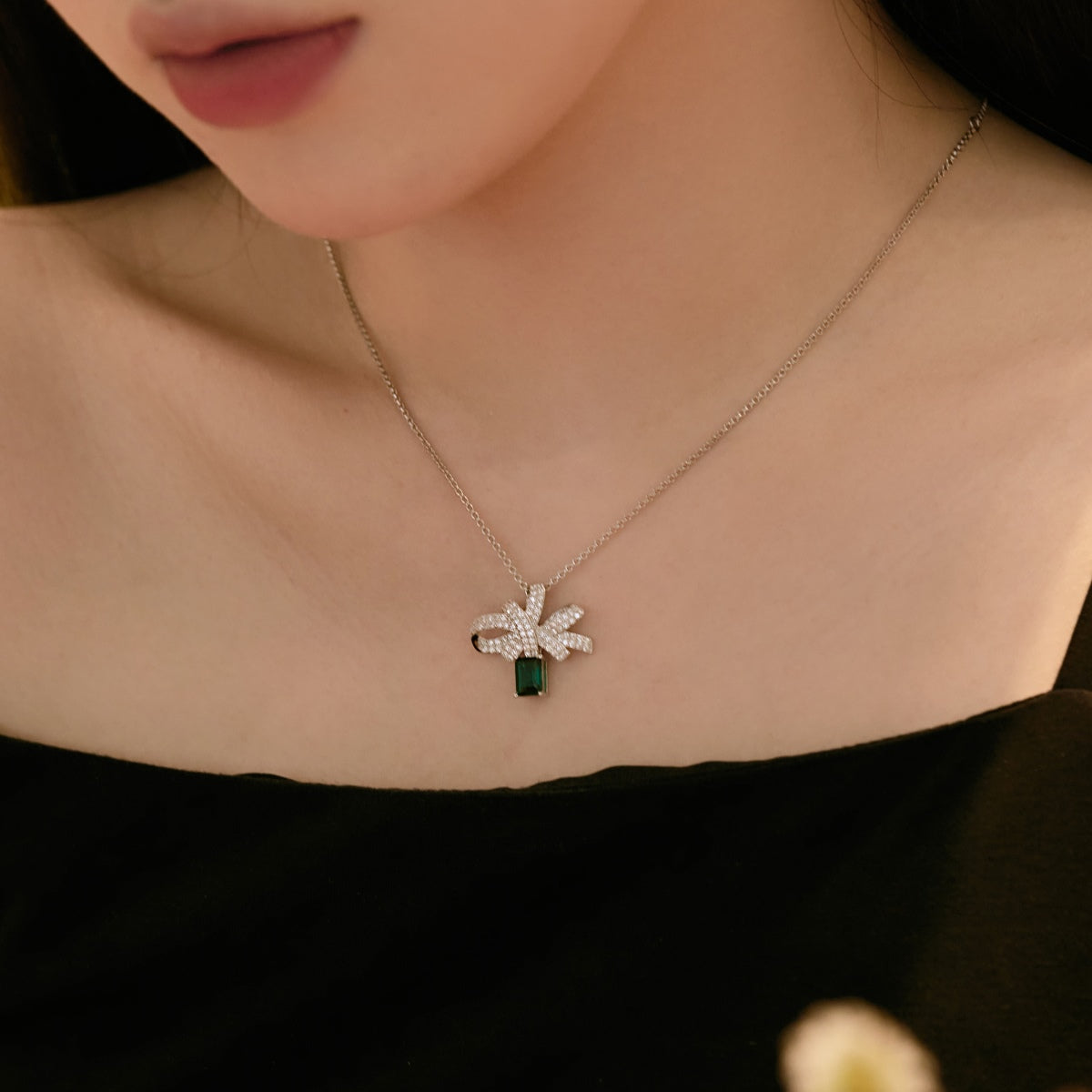 [ElanLuxe Jewelry]Luxurious Flower Shape Emerald Cut Necklace