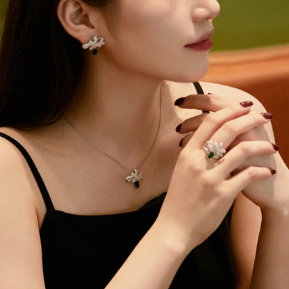 [ElanLuxe Jewelry]Luxurious Flower Shape Emerald Cut Necklace