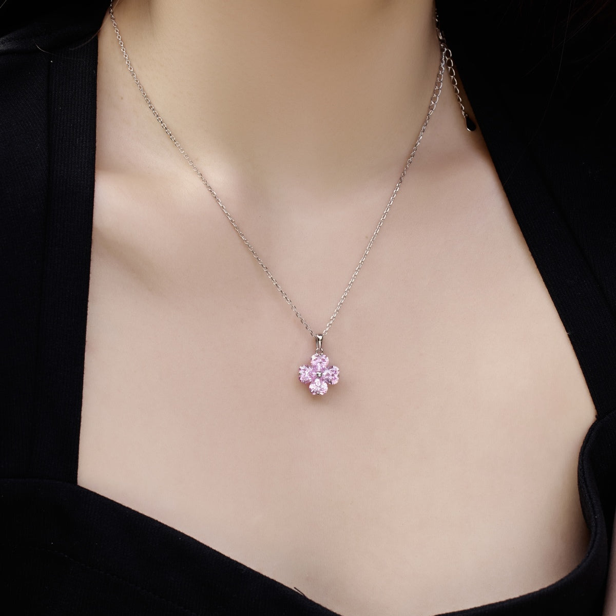 [ElanLuxe Jewelry]Heart-Shaped Four-Leaf Clover Bead Necklace