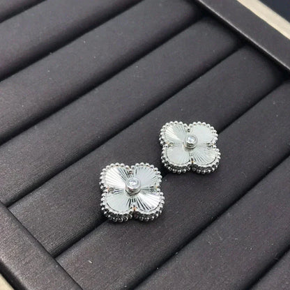[ElanLuxe Jewelry]CLOVER MINI 9.5MM LASER EARRINGS