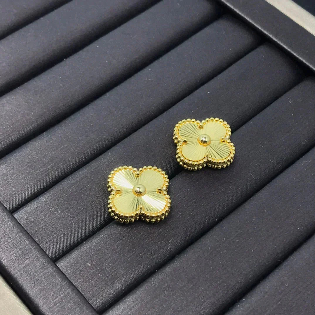 [ElanLuxe Jewelry]CLOVER MINI 9.5MM LASER EARRINGS