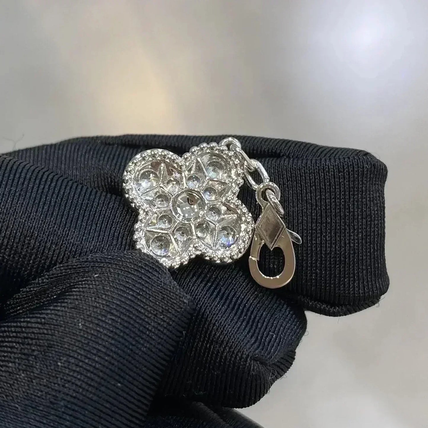 [ElanLuxe Jewelry] CLOVER 5 MOTIF FULL DIAMOND BRACELET COLLECTION