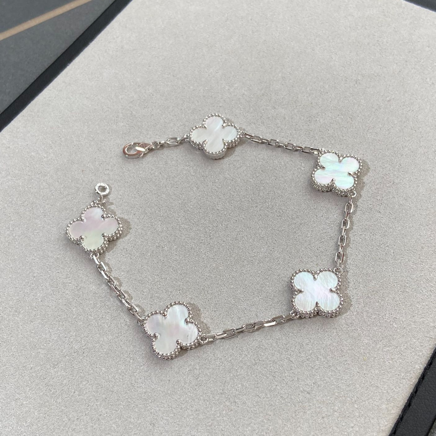 [ElanLuxe Jewelry]CLOVER SILVER MOP 5 MOTIF BRACELET