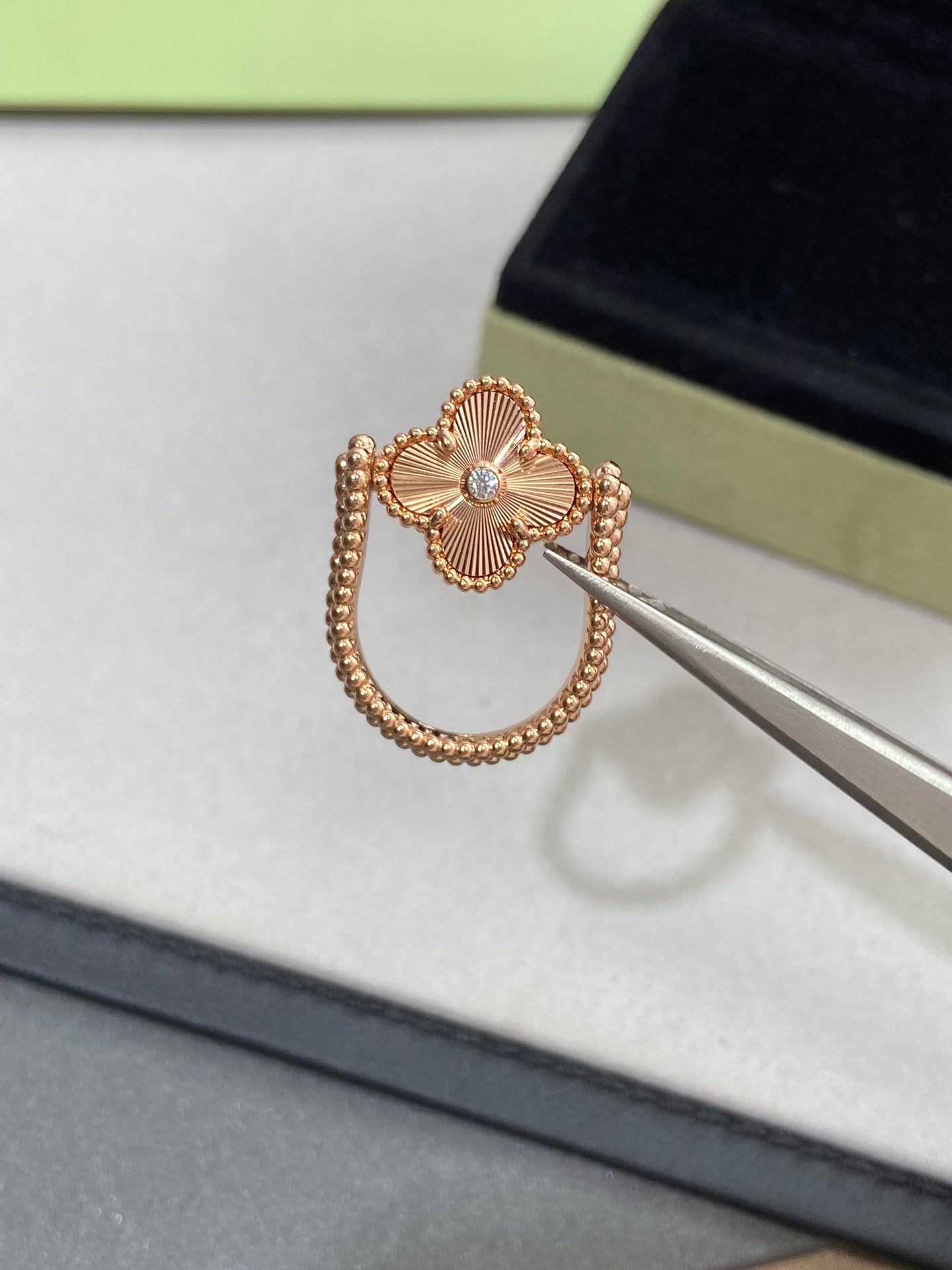 [ElanLuxe Jewelry]CLOVER RIVERSIBLE PINK GOLD RING