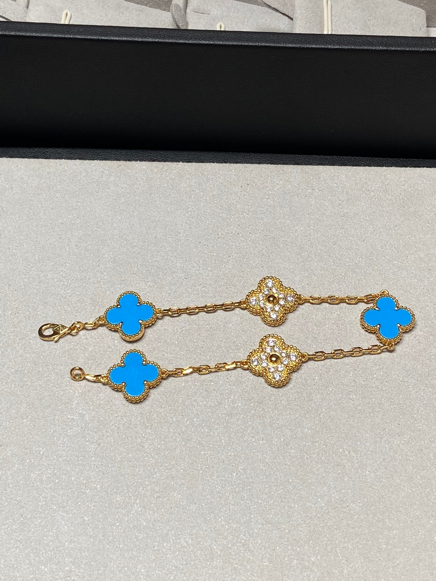[ElanLuxe Jewelry]CLOVER 5 MOTIF BLUE CHALCEDONY DIAMOND GOLD BRACELET