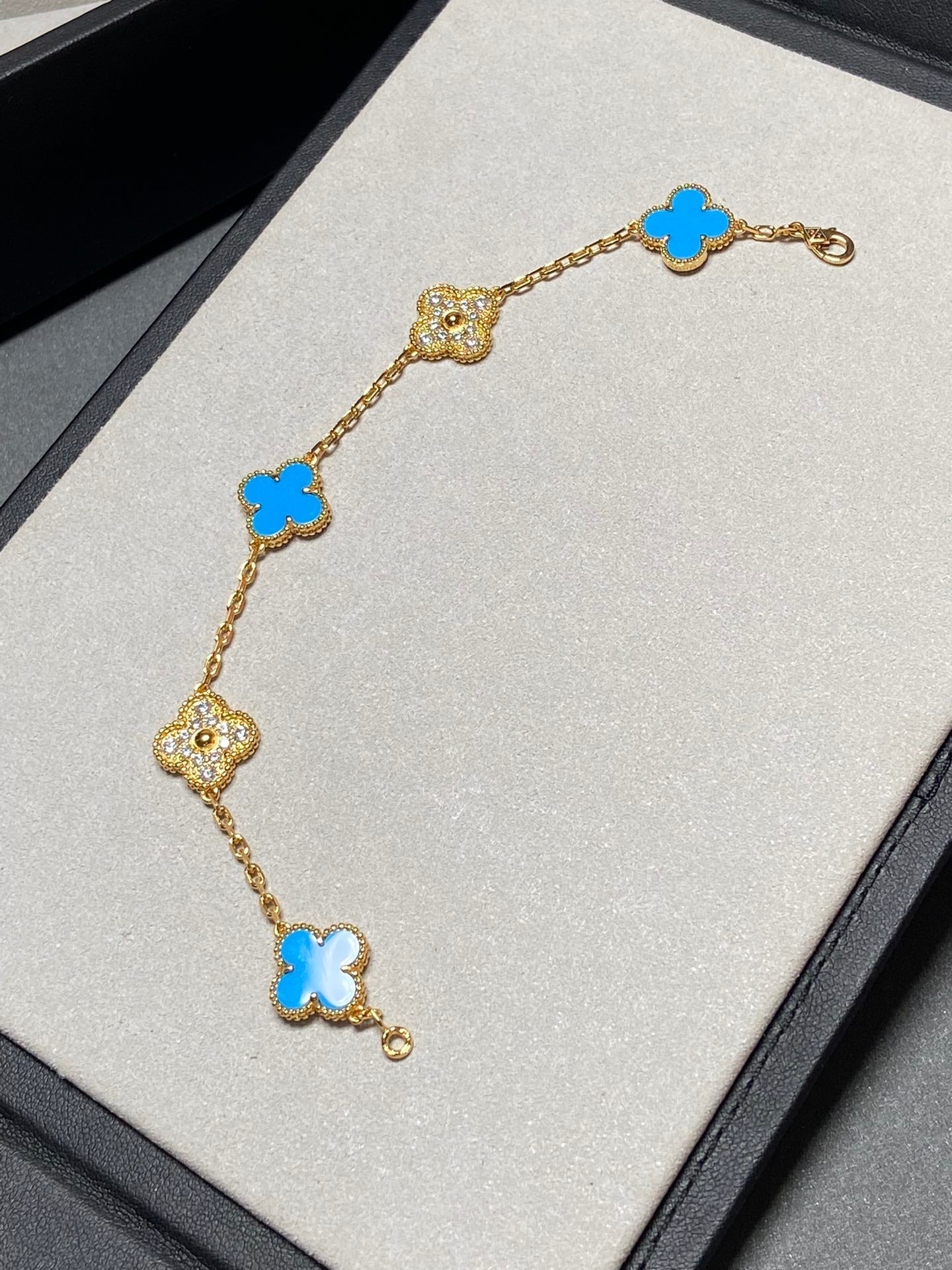 [ElanLuxe Jewelry]CLOVER 5 MOTIF BLUE CHALCEDONY DIAMOND GOLD BRACELET
