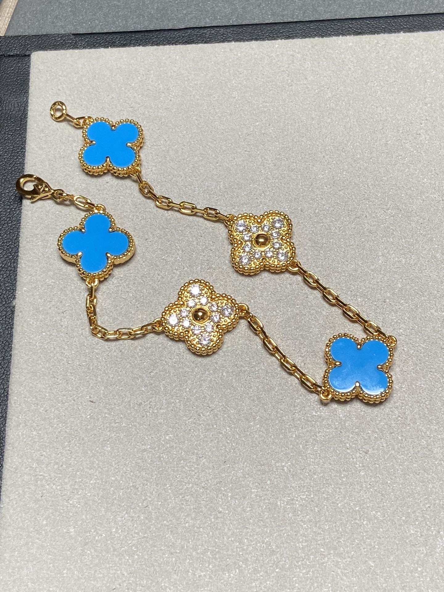 [ElanLuxe Jewelry]CLOVER 5 MOTIF BLUE CHALCEDONY DIAMOND GOLD BRACELET