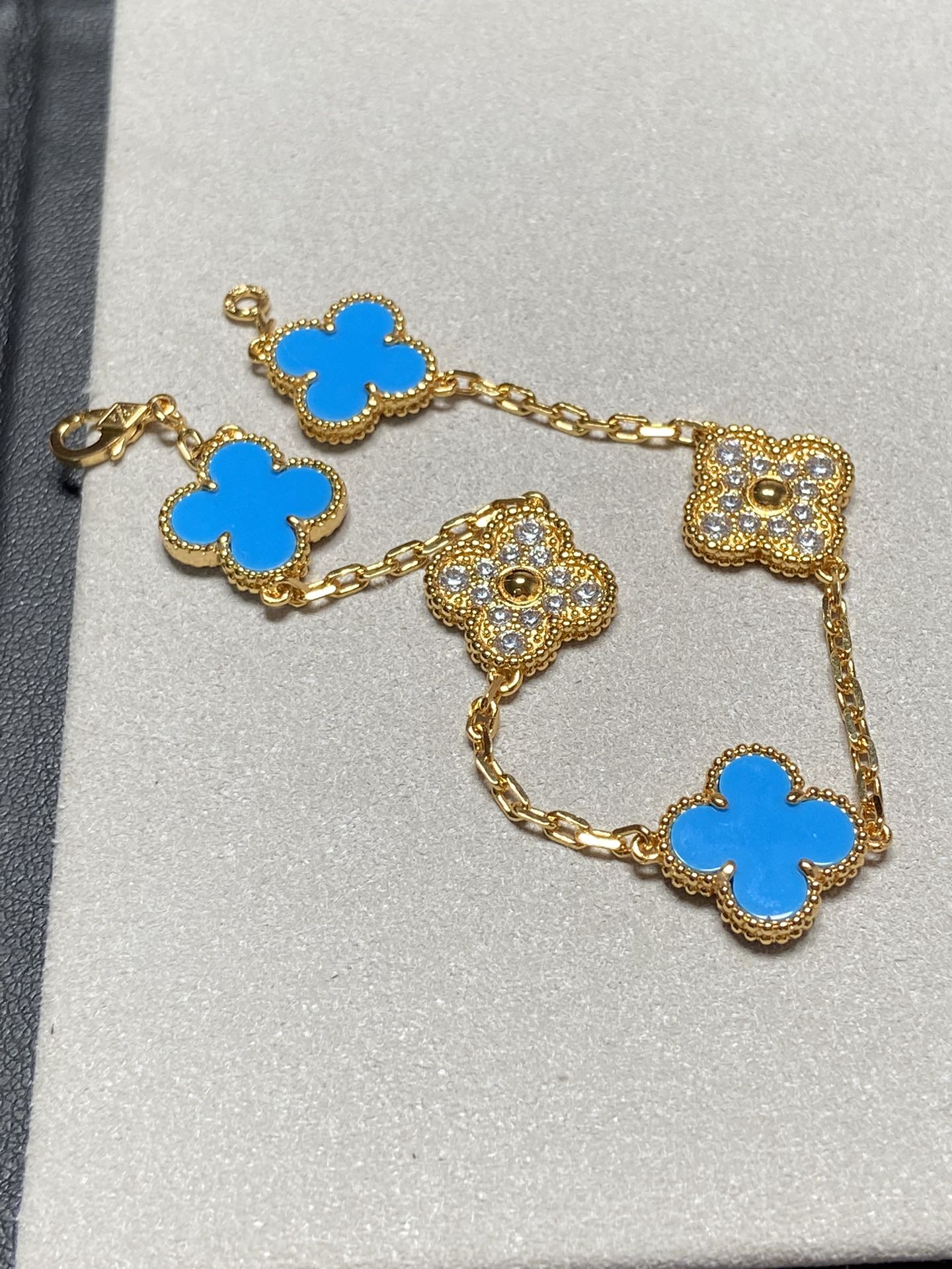 [ElanLuxe Jewelry]CLOVER 5 MOTIF BLUE CHALCEDONY DIAMOND GOLD BRACELET