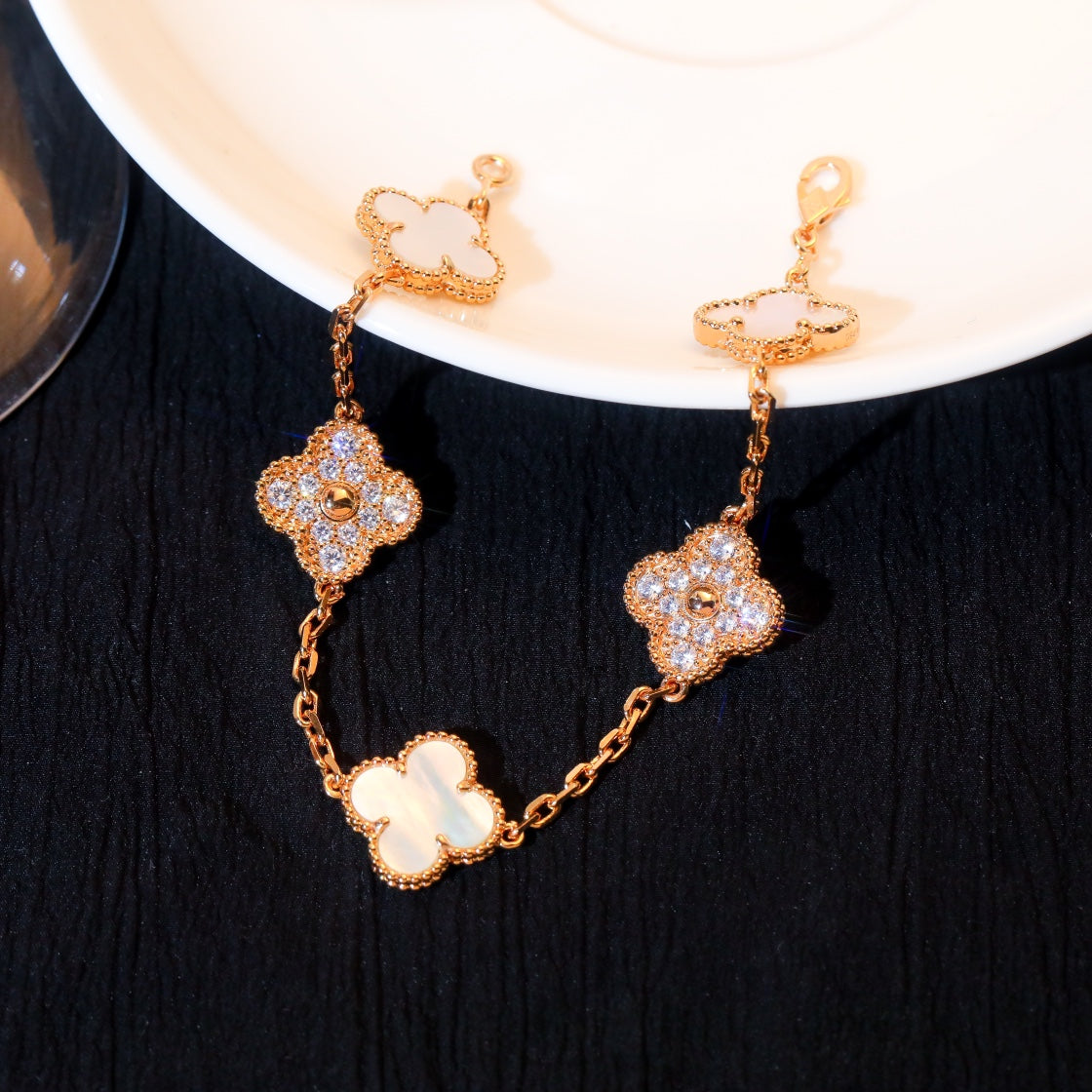 [ElanLuxe Jewelry]CLOVER BRACELET 5 MOTIF WHITE MOP DIAMOND