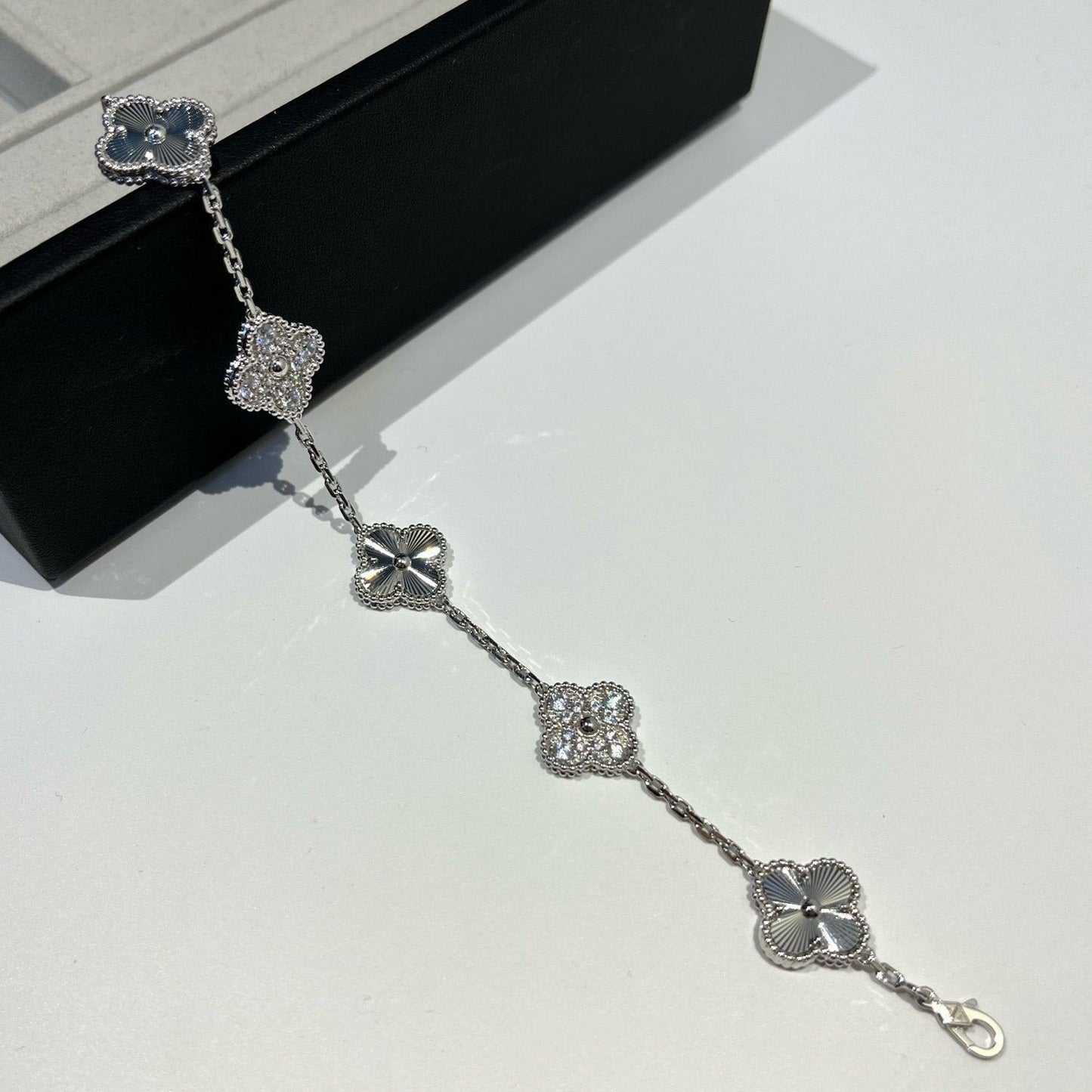 [ElanLuxe Jewelry]CLOVER 5 MOTIF SILVER DIAMOND BRACELET
