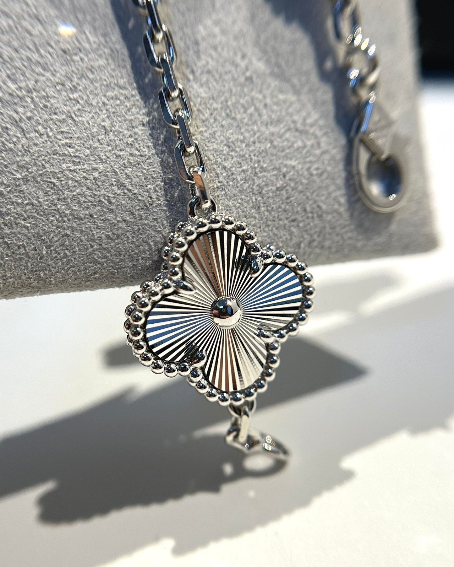 [ElanLuxe Jewelry] CLOVER 5 MOTIF LASER BRACELET COLLECTION