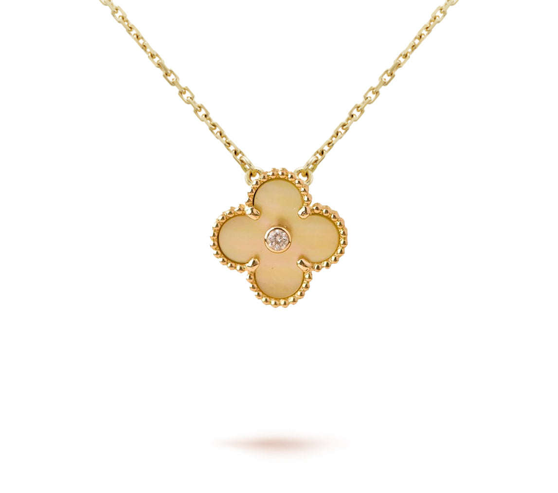 [ElanLuxe Jewelry]CLOVER 15MM CHRISTMAS LIMITED EDITION SINGLE FLOWER NECKLACE