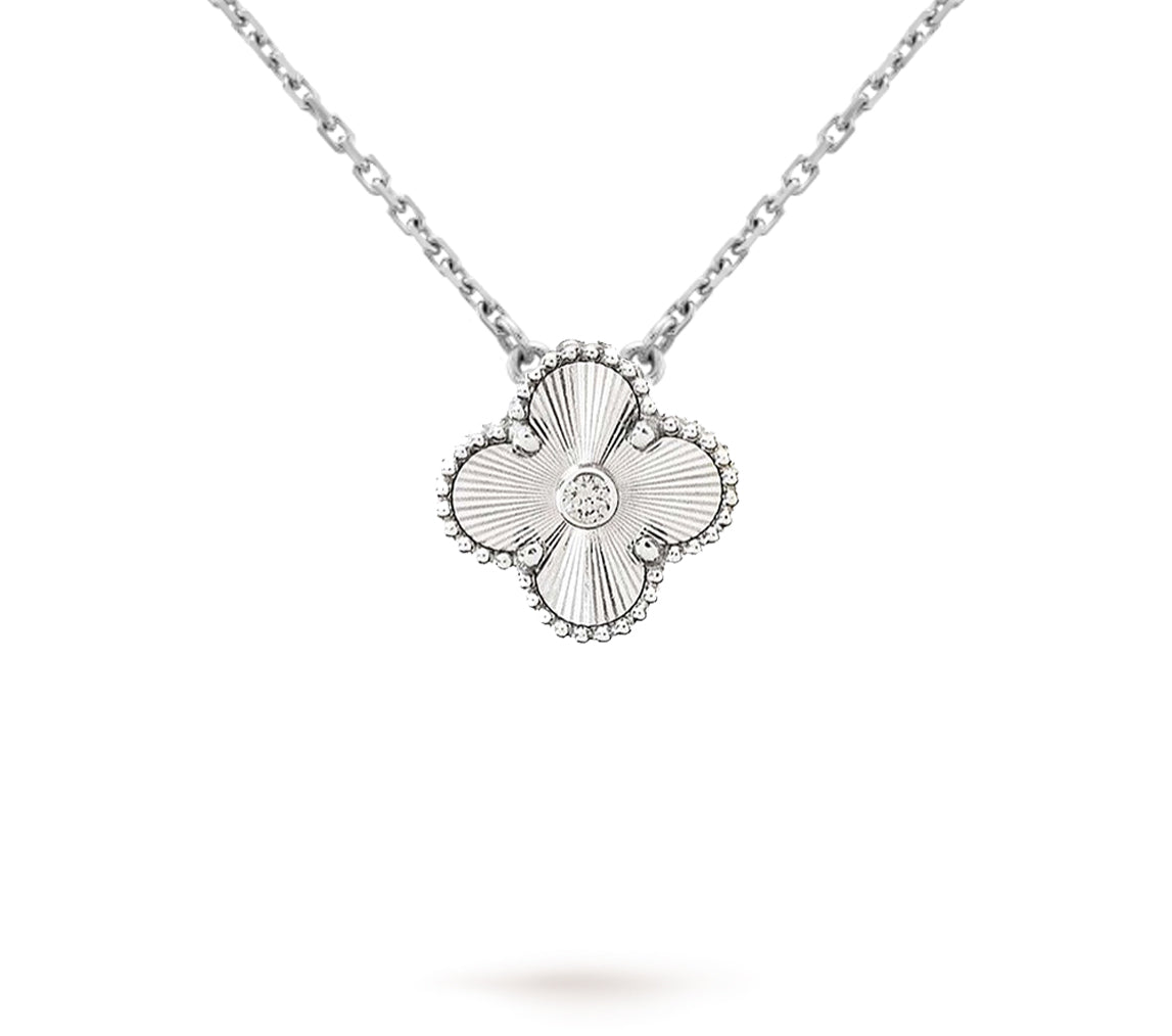 [ElanLuxe Jewelry]CLOVER 15MM CHRISTMAS LIMITED EDITION SINGLE FLOWER NECKLACE