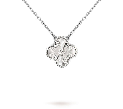 [ElanLuxe Jewelry]CLOVER 15MM CHRISTMAS LIMITED EDITION SINGLE FLOWER NECKLACE