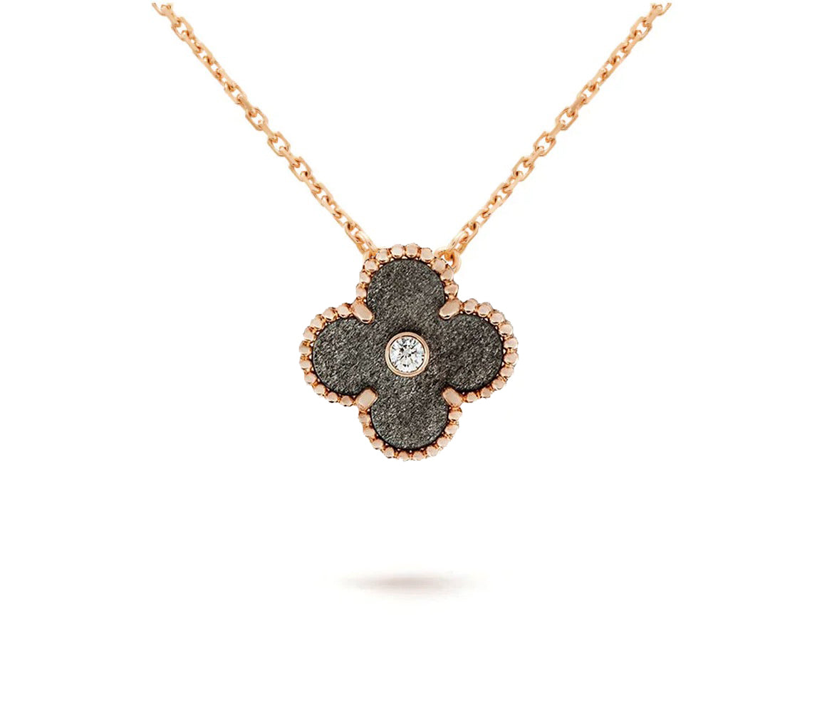 [ElanLuxe Jewelry]CLOVER 15MM CHRISTMAS LIMITED EDITION SINGLE FLOWER NECKLACE