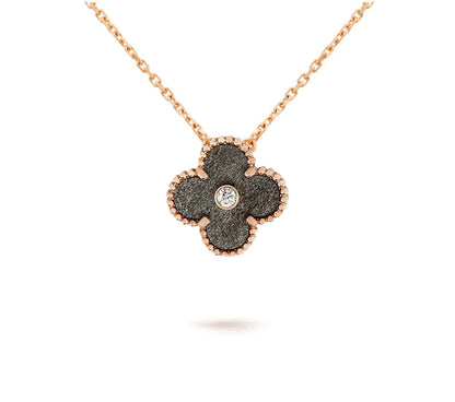 [ElanLuxe Jewelry]CLOVER 15MM CHRISTMAS LIMITED EDITION SINGLE FLOWER NECKLACE