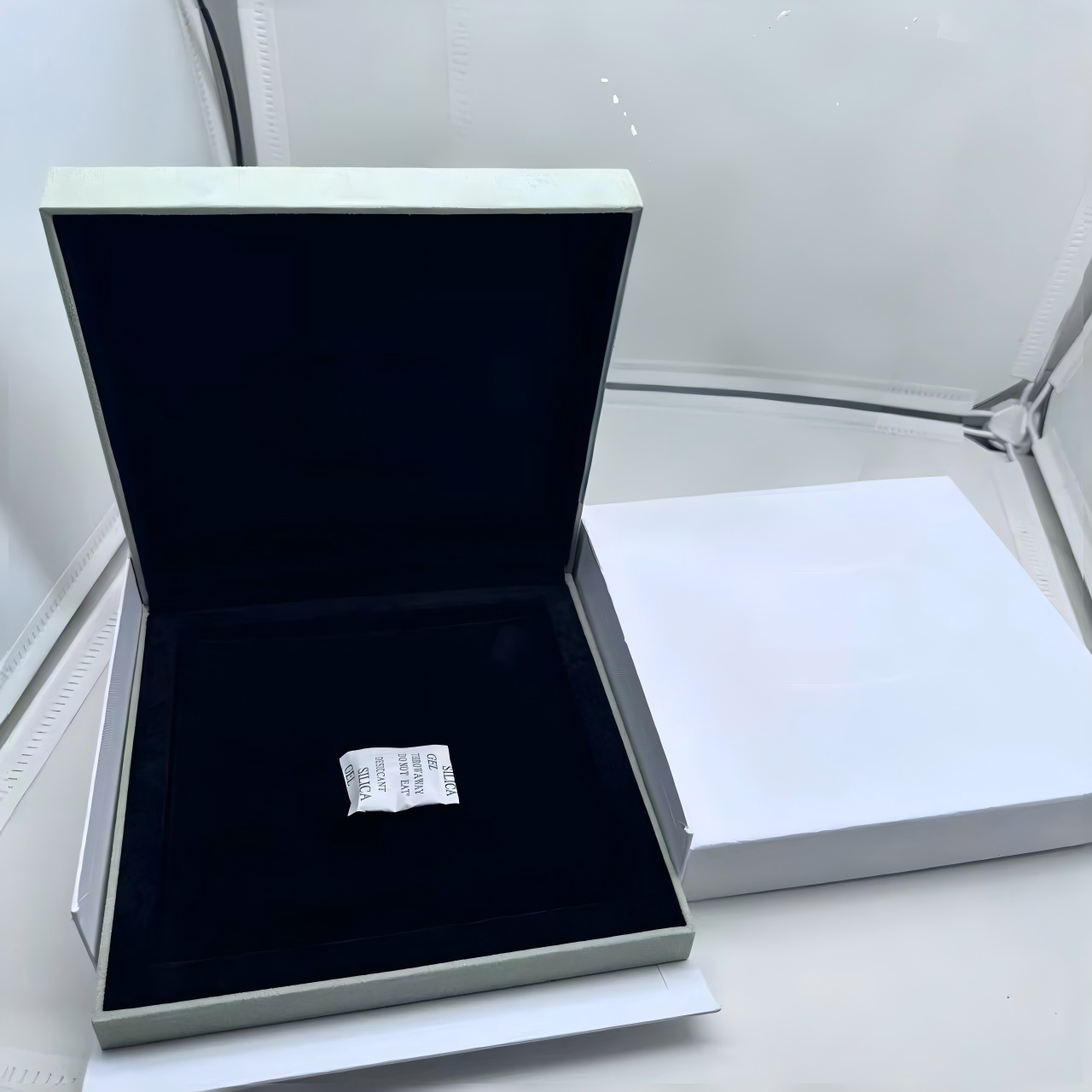 [ElanLuxe Jewelry] VA CLOVER BOX GIFT BAG