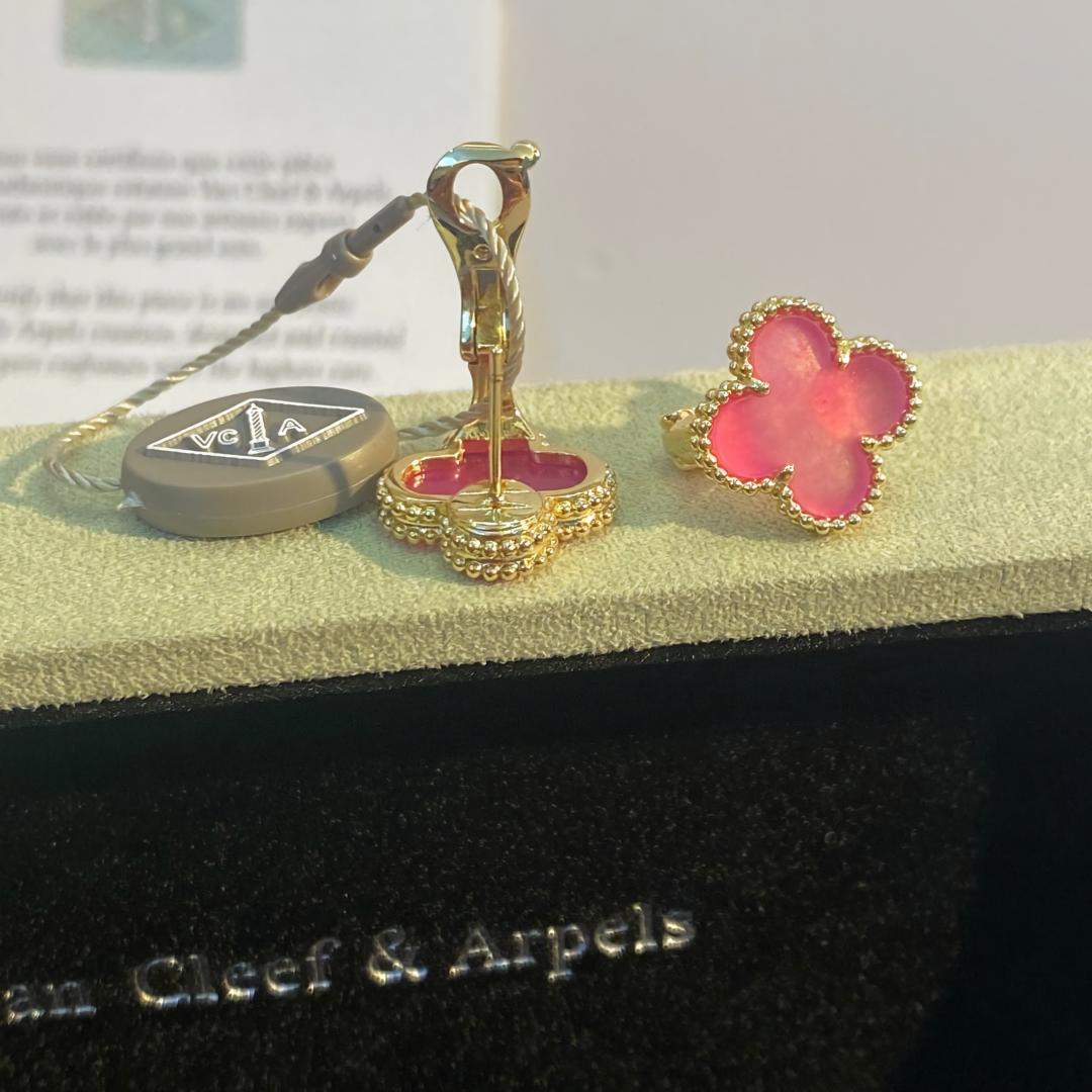 [ElanLuxe Jewelry]NEW CLOVER 15MM PINK ENAMEL STUD EARRINGS