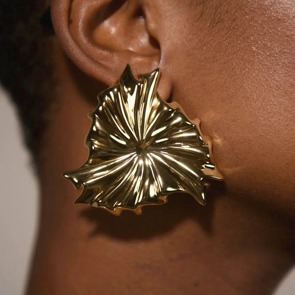 [ElanLuxe]Rafaela Sculpted Petal Gold Earrings
