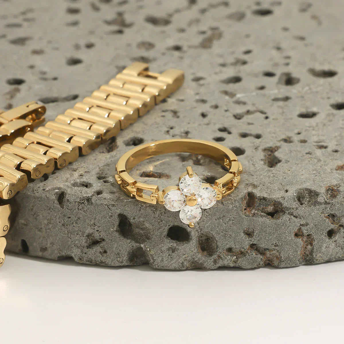 [ElanLuxe]Clestine Diamond Petal Ring