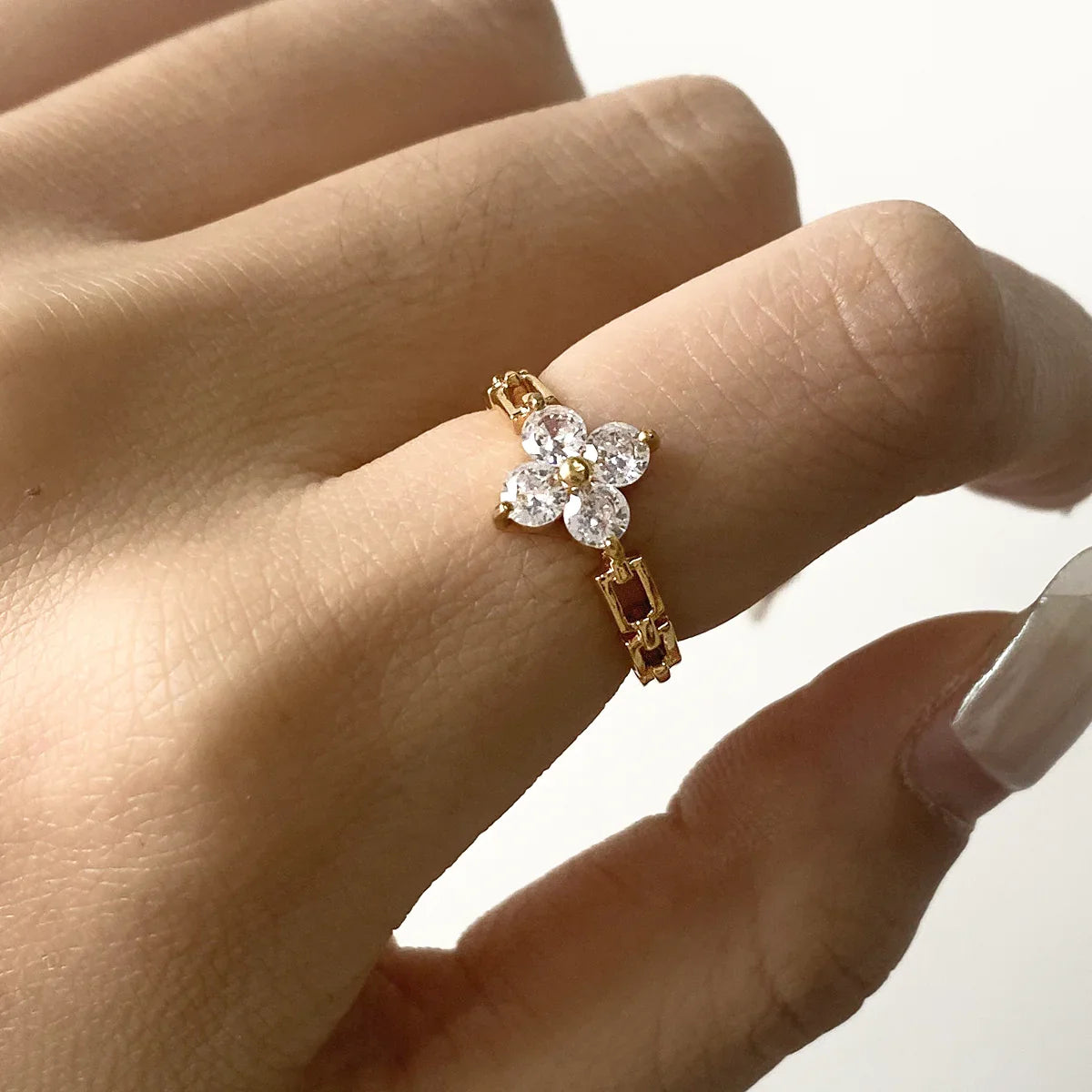[ElanLuxe]Clestine Diamond Petal Ring