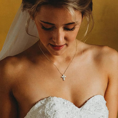 [ElanLuxe]Wynter Diamond Cross Necklace