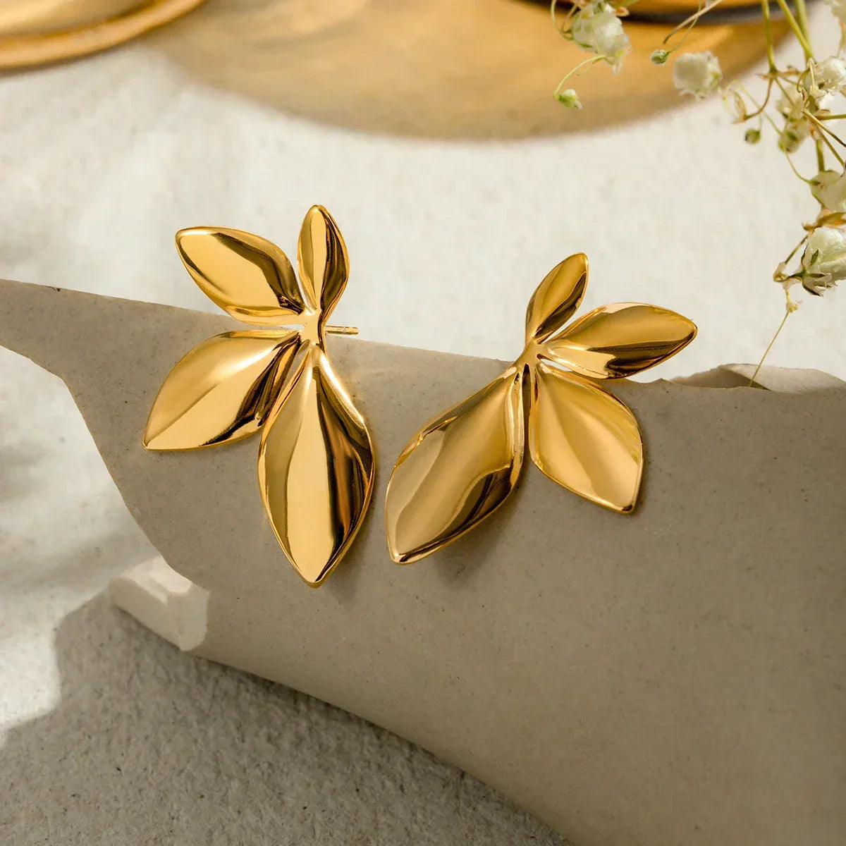 [ElanLuxe]Velle Gold Petal Earrings