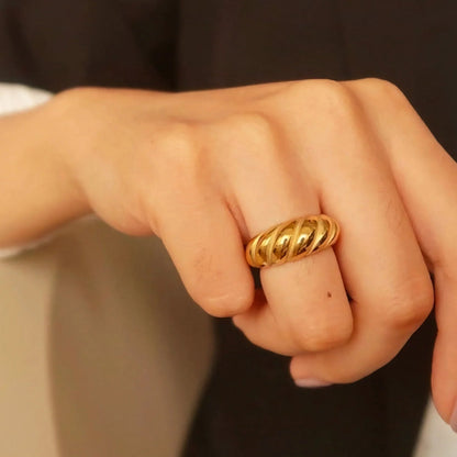[ElanLuxe]Amaia Gold Croissant Ring