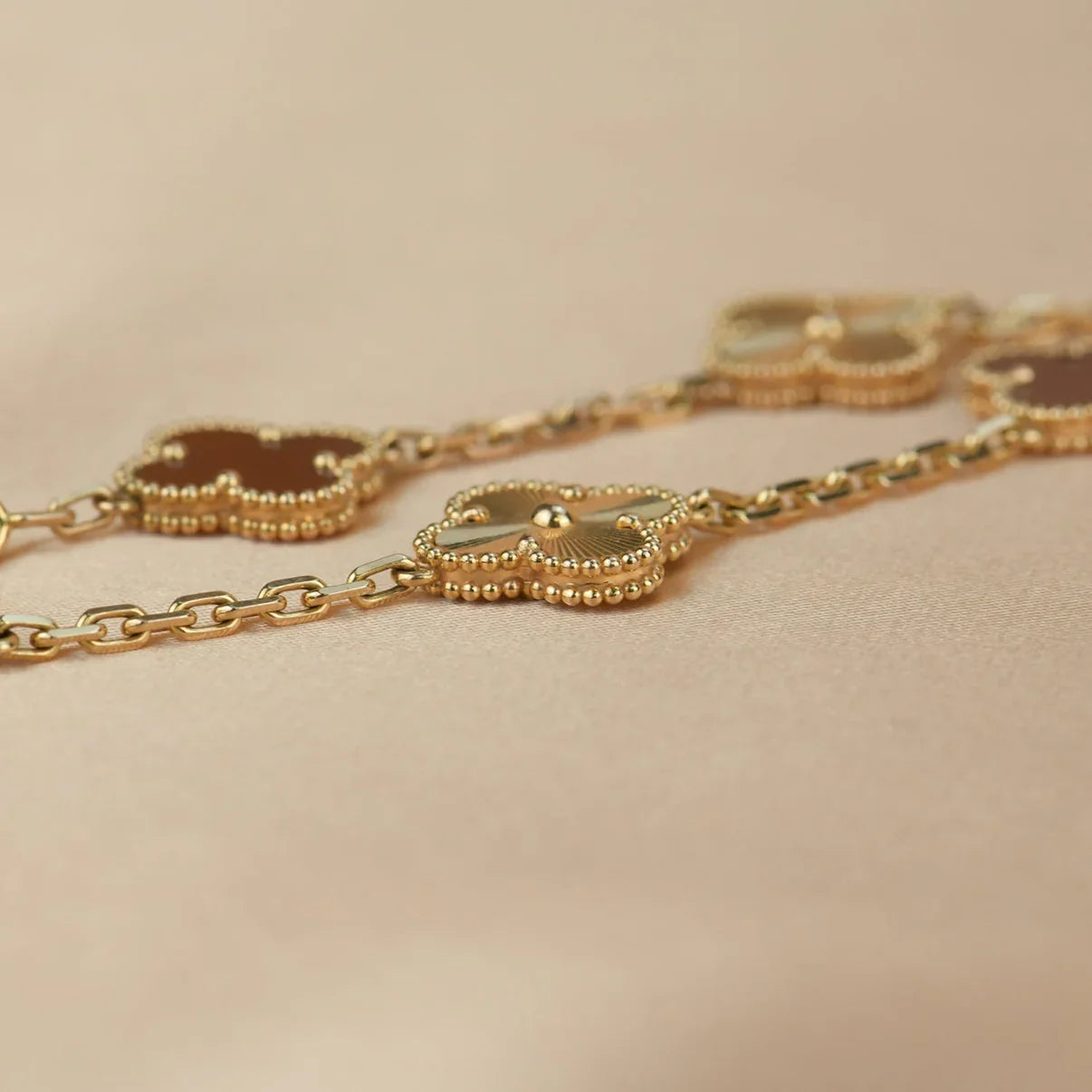 [ElanLuxe Jewelry] CLOVER 5 MOTIF RED CORNELIAN BRACELET COLLECTION