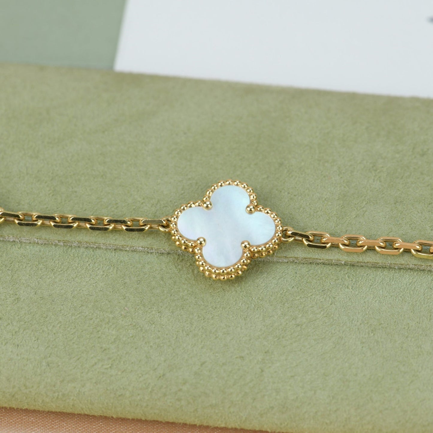 [ElanLuxe Jewelry]CLOVER  5 MOTIF WHITE MOP BRACELET